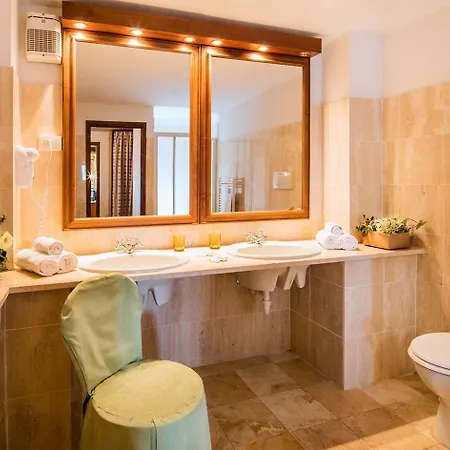 Castello Di Titignano בית חווה *